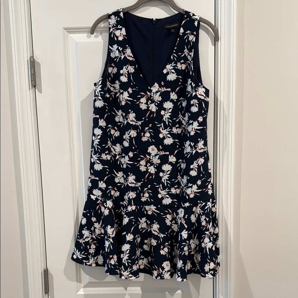 Banana Republic Floral Sleeveless Dress - Navy and White size 4